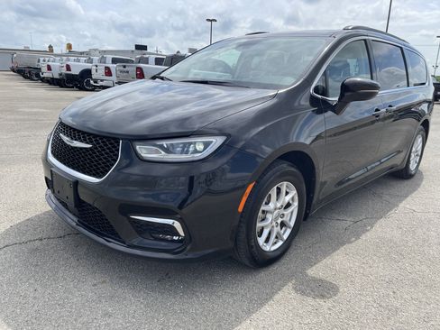 Used 2022 Chrysler Pacifica Touring-L FWD image 8