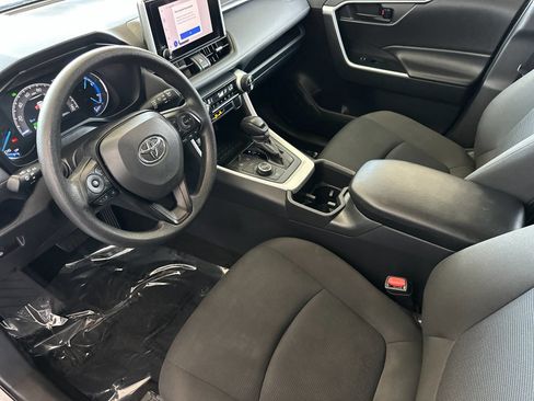 Used 2025 Toyota RAV4 LE AWD/4WD image 9