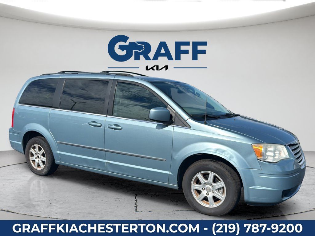 Used 2010 Chrysler Town & Country Touring FWD image 12