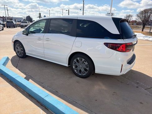 New 2026 Honda Odyssey Touring image 5