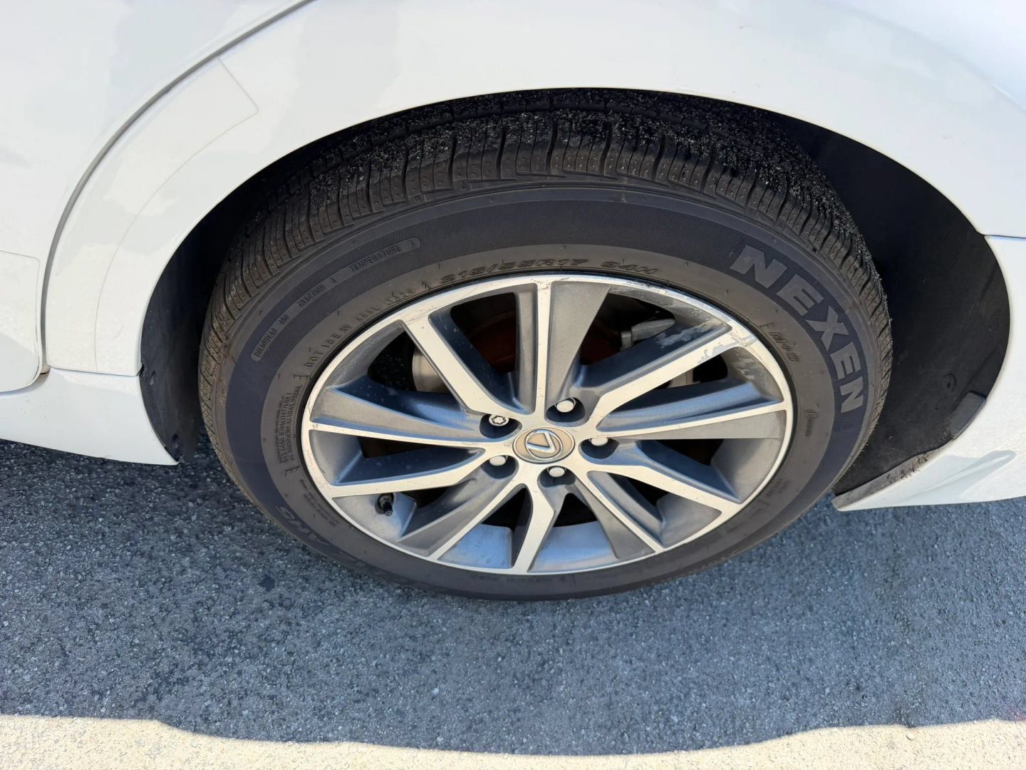 Used 2016 Lexus ES 300h w/ Luxury Package w/Wood Trim FWD image 33