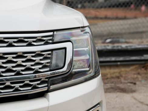 Used 2019 Ford Expedition Platinum image 7