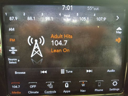 Used 2020 Jeep Cherokee Limited image 25