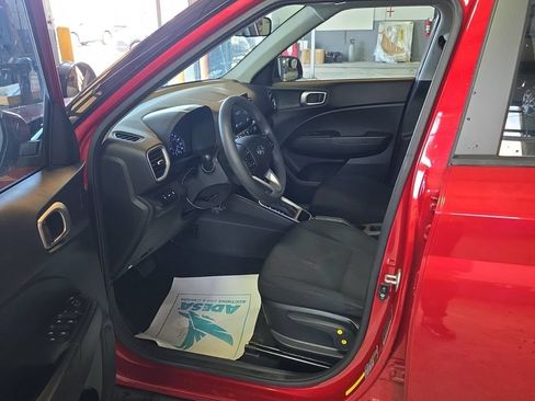 Used 2022 Hyundai Venue SE FWD image 8
