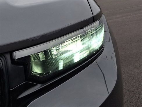 Used 2023 Jeep Grand Cherokee L Altitude image 13