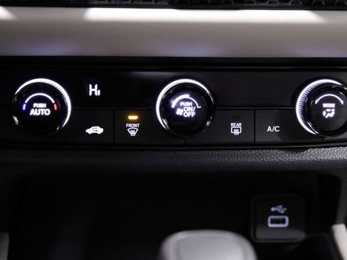 Certified 2025 Honda HR-V LX image 30