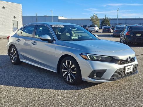 Used 2023 Honda Civic EX image 3