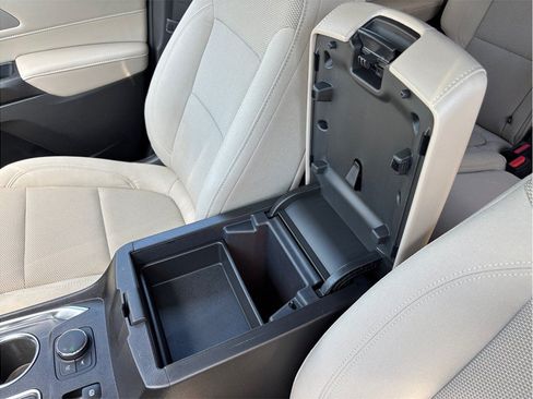 Used 2023 Chevrolet Traverse LS FWD image 32