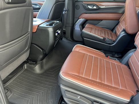 Used 2024 GMC Yukon Denali Ultimate AWD/4WD image 16