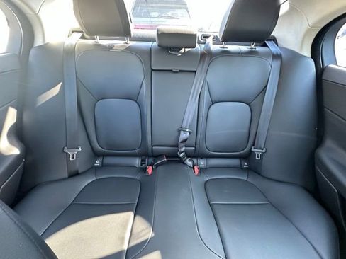 Used 2019 Jaguar XE Premium image 34