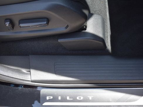 Used 2025 Honda Pilot EX-L image 15