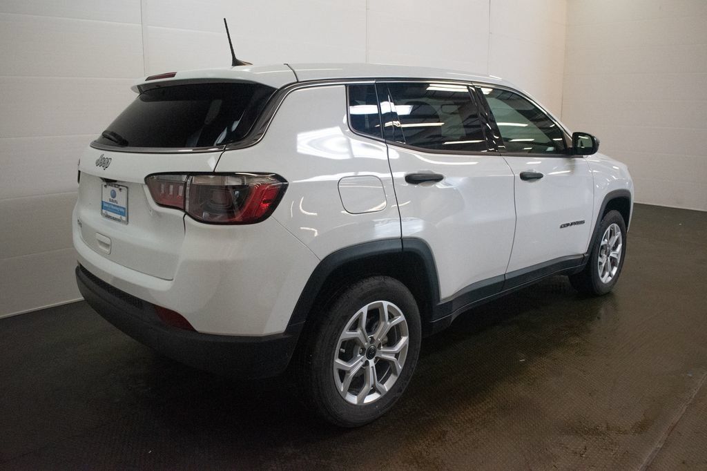 Used 2025 Jeep Compass Sport AWD/4WD image 4