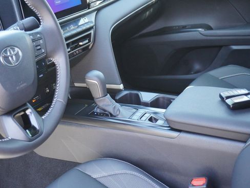 Used 2025 Toyota Camry SE FWD image 20