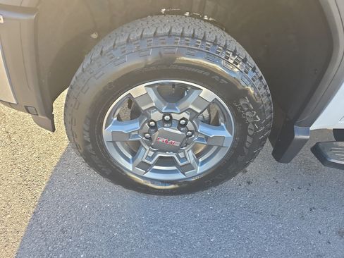 New 2026 GMC Sierra 2500 SLT w/ SLT Convenience Package image 10