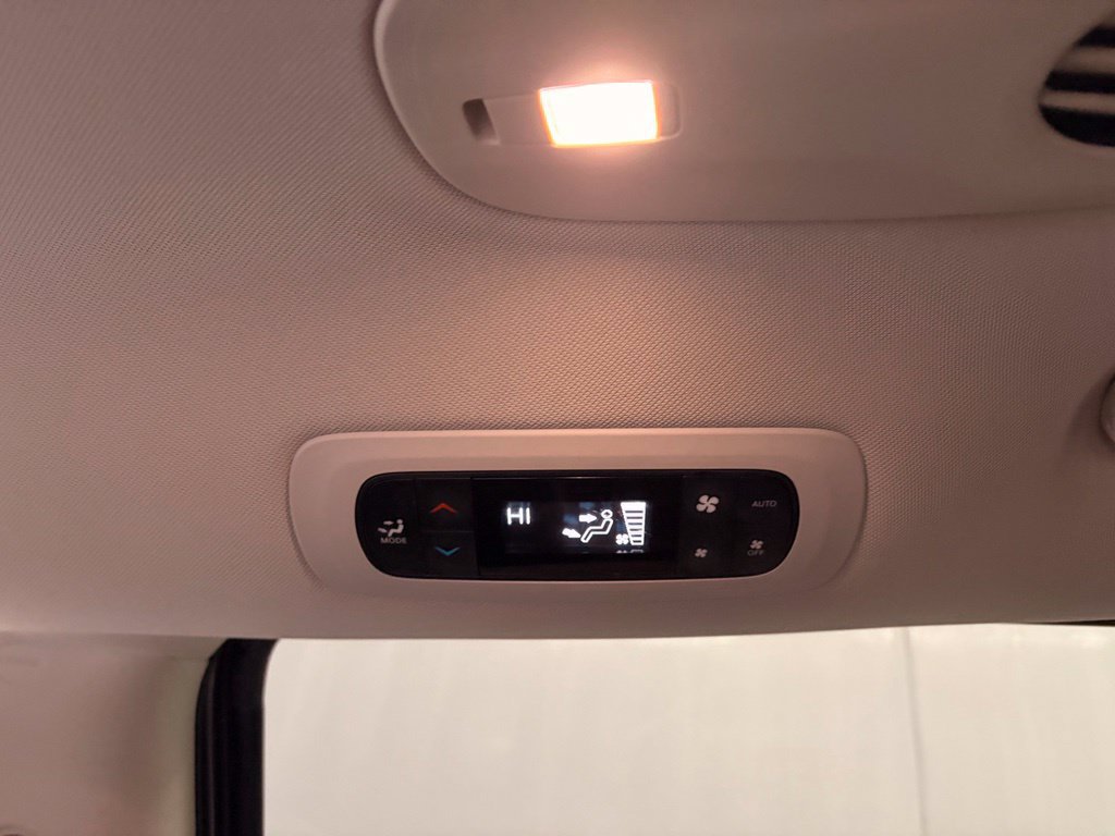 Used 2023 Chrysler Pacifica Touring-L FWD image 14