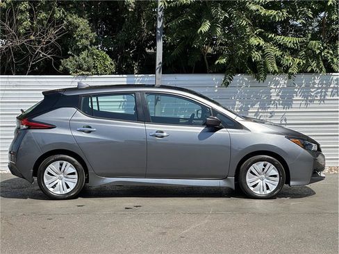 Used 2025 Nissan Leaf S FWD image 9