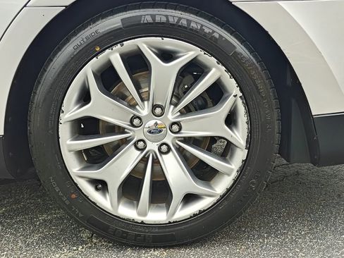 Used 2014 Ford Taurus Limited image 9