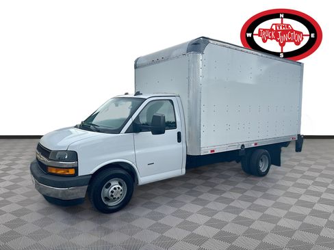 Used 2019 Chevrolet Express 3500 w/ Chrome Appearance Package image 3