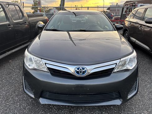 Used 2013 Toyota Camry LE image 2
