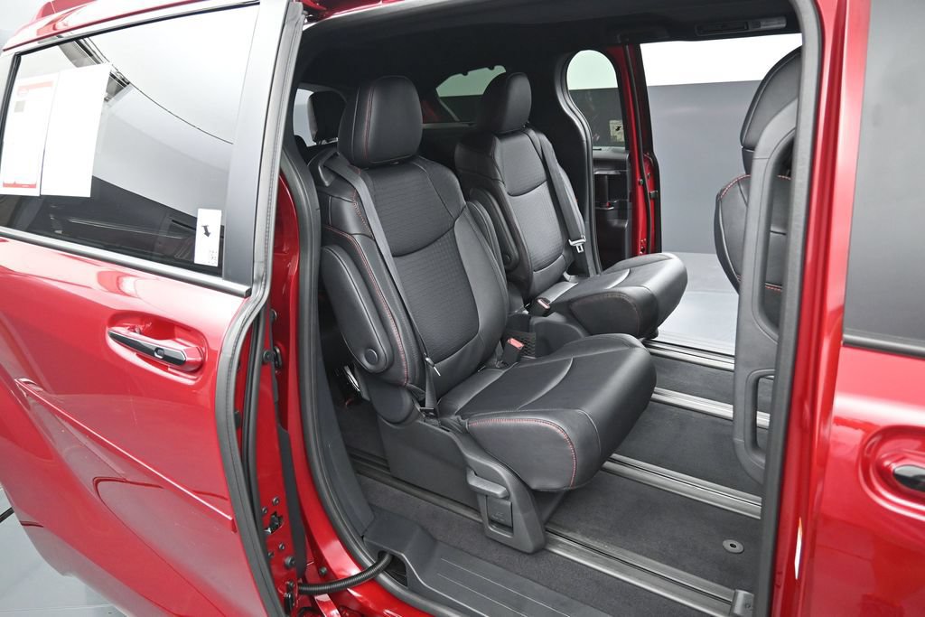 Used 2026 Toyota Sienna XSE AWD/4WD image 32