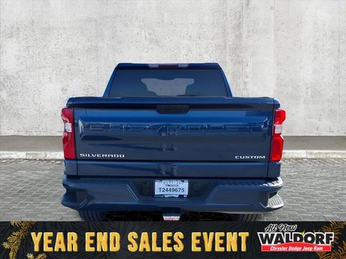Used 2021 Chevrolet Silverado 1500 Custom image 3