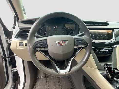 Used 2022 Cadillac XT6 Premium Luxury FWD image 11