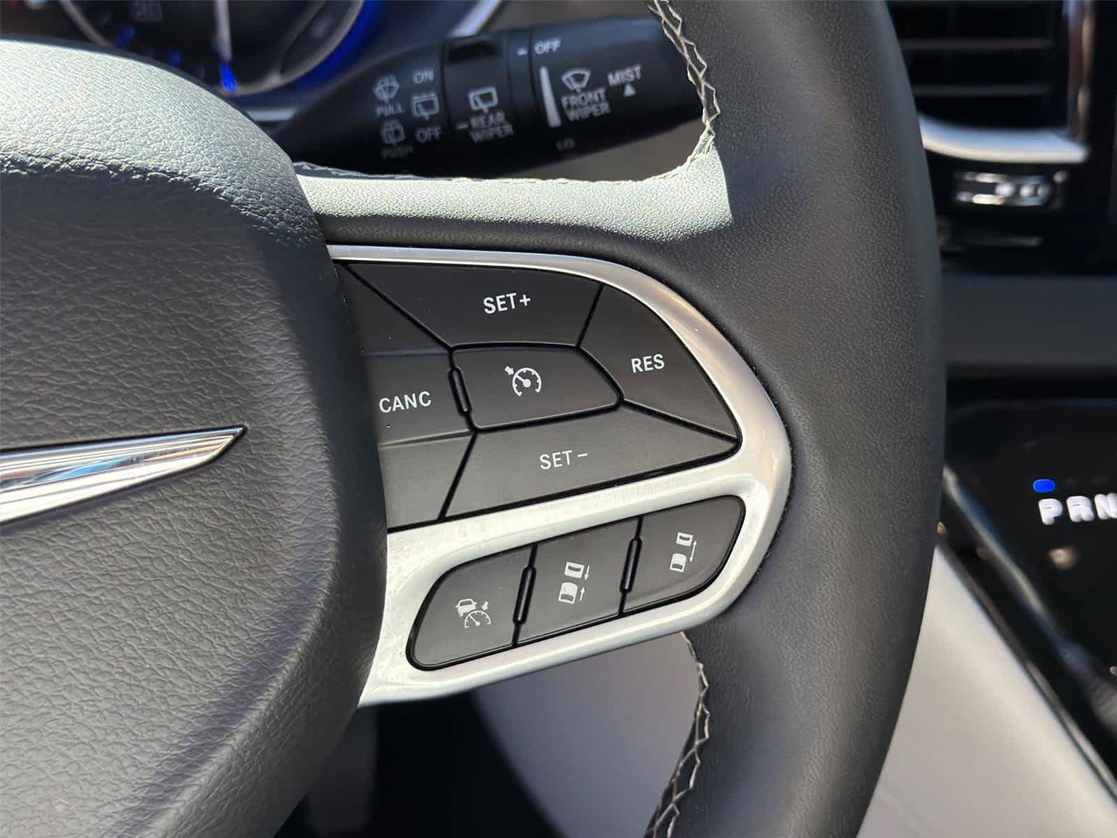 Used 2023 Chrysler Pacifica Touring-L FWD image 24