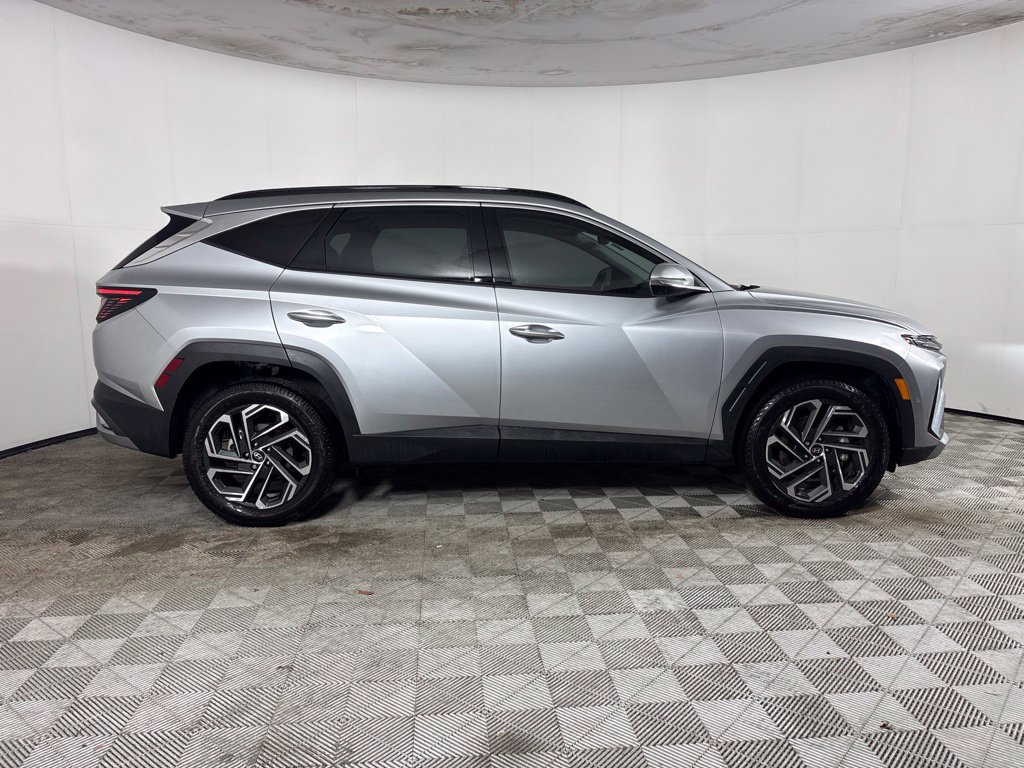 Used 2025 Hyundai Tucson Limited AWD/4WD image 2