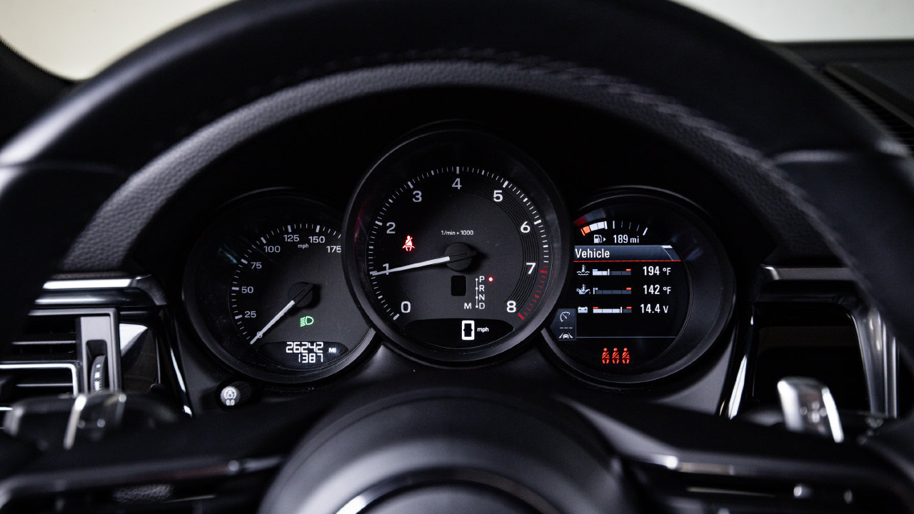 Certified 2023 Porsche Macan AWD/4WD image 15