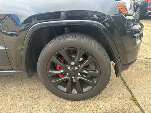 Used 2017 Jeep Grand Cherokee Altitude AWD/4WD image 25