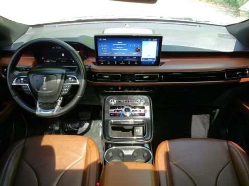Used 2023 Lincoln Nautilus Reserve AWD/4WD image 17