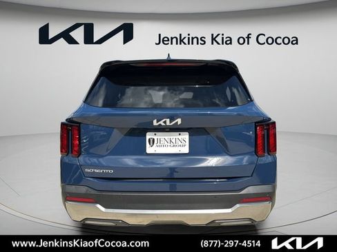 Used 2024 Kia Sorento S w/ Panoramic Sunroof Package FWD image 6