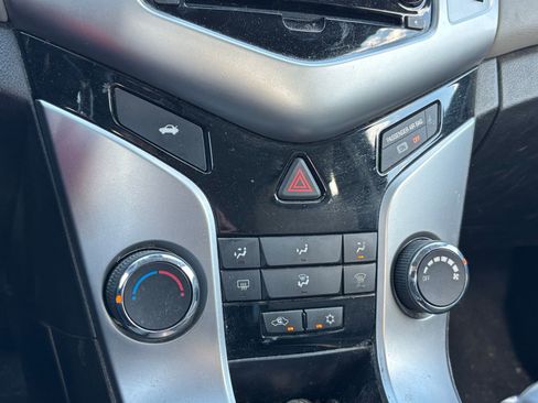 Used 2015 Chevrolet Cruze LT image 9