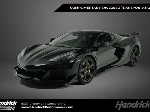 Used 2025 Chevrolet Corvette Z06 w/ Z07 Performance Package RWD image 1