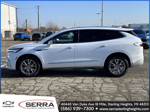 Used 2023 Buick Enclave Essence w/ Experience Buick Package image 2