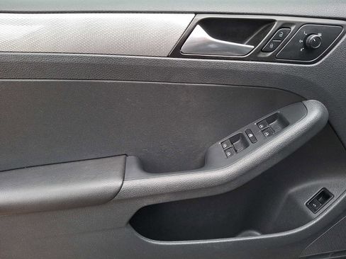 Used 2017 Volkswagen Jetta S image 11