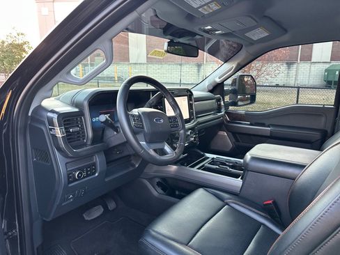 Used 2025 Ford F250 Lariat image 11