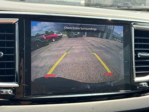 Used 2023 Chrysler Pacifica Touring-L FWD image 25