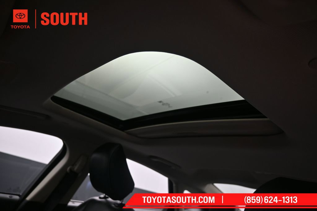 Used 2020 Ford Fusion Energi Titanium FWD image 23
