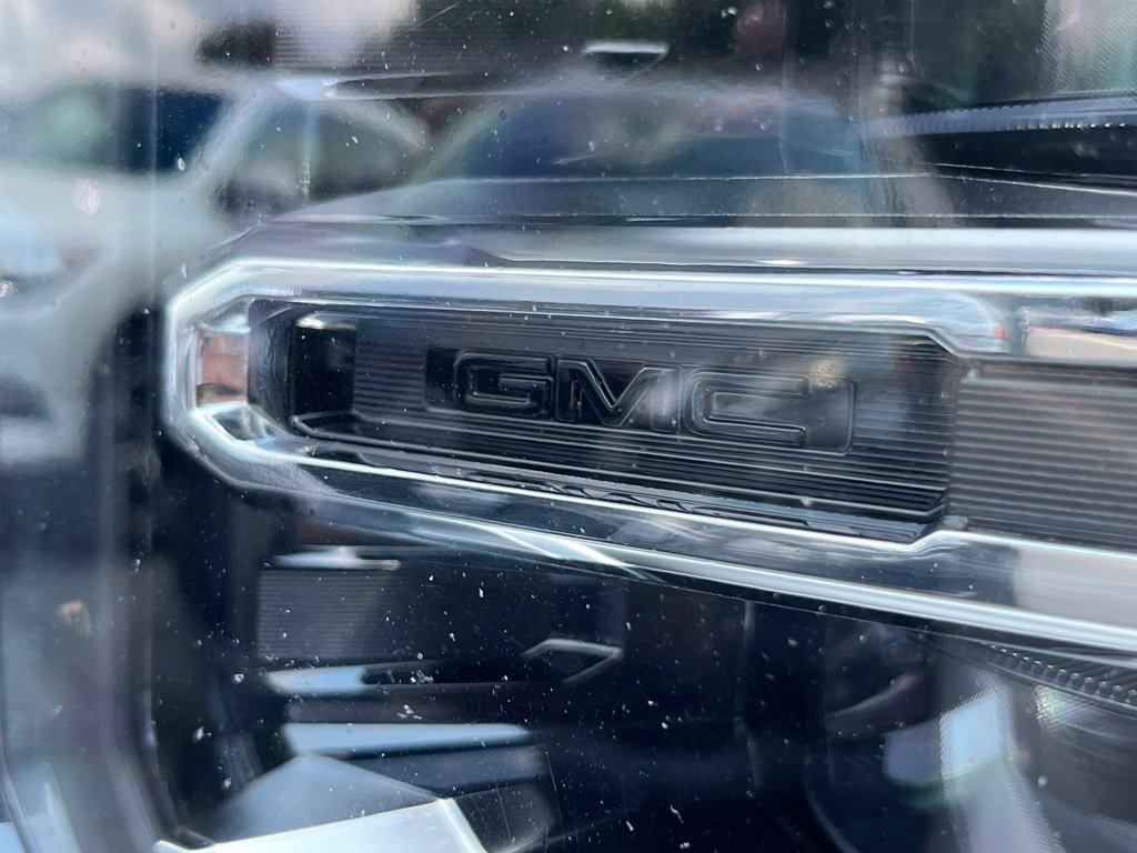 Used 2023 GMC Sierra 1500 SLT w/ SLT Premium Plus Package AWD/4WD image 4