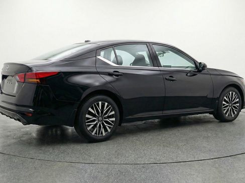 Used 2025 Nissan Altima 2.5 SV image 9