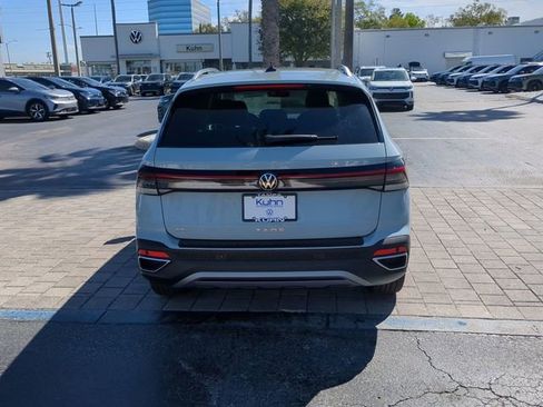 New 2026 Volkswagen Taos SE FWD image 5