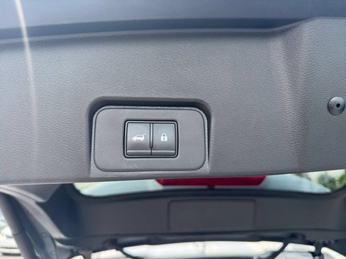 Used 2025 Nissan Rogue SV AWD/4WD image 22