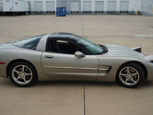 Used 2000 Chevrolet Corvette Coupe w/ Memory Pkg RWD image 17