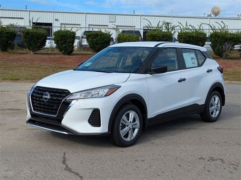 New 2025 Nissan Kicks Play S image 7