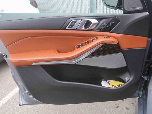 Used 2025 BMW X5 xDrive50e w/ Executive Package image 17