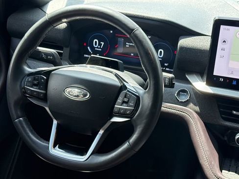 Used 2025 Ford Explorer Platinum RWD image 13