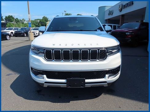 Certified 2022 Jeep Wagoneer Series II AWD/4WD image 3