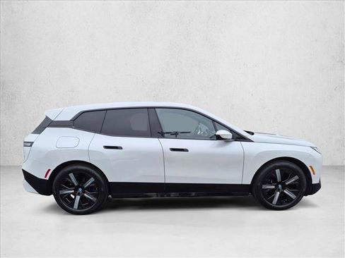 Used 2023 BMW iX xDrive50 w/ Premium Package AWD/4WD image 4