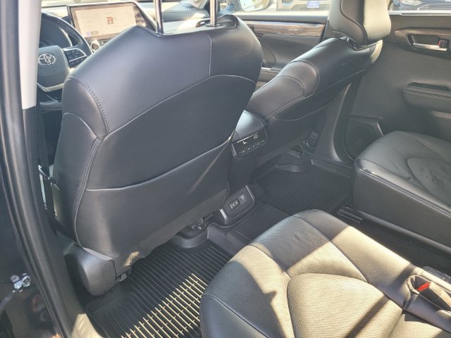 Used 2023 Toyota Highlander Limited AWD/4WD image 12